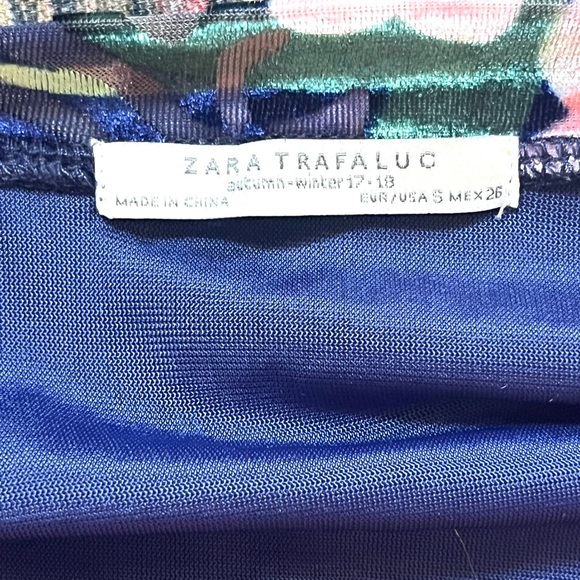 🆕 Zara • blue & pink floral print velvet short sleeve blouse top - Picture 12 of 16